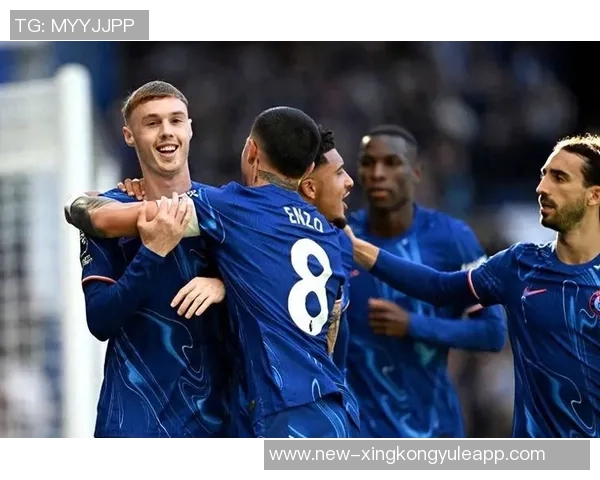 白堡球迷愤怒抗议切尔西老板主帅赛季中途离任引发不满情绪